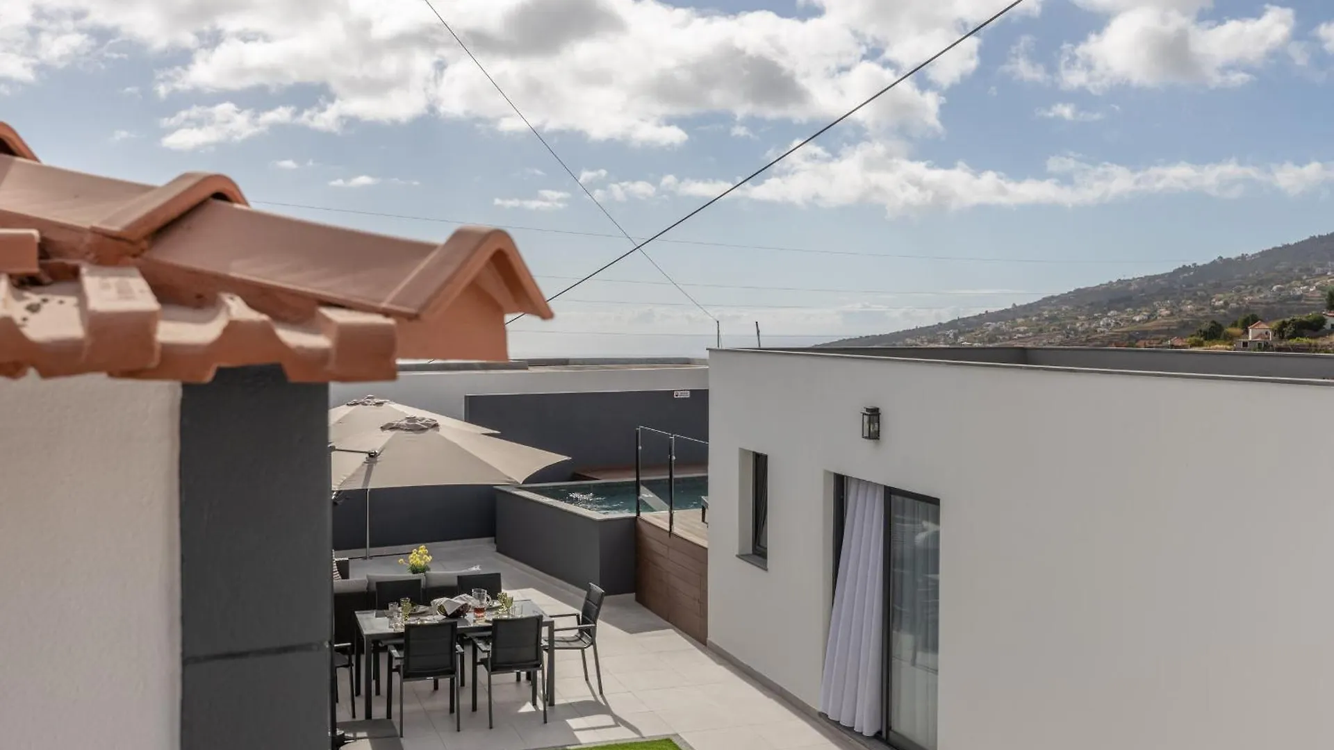 Vila Sun House - B Villa Calheta  Holiday home